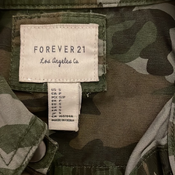 Button up - Picture 3 of 3